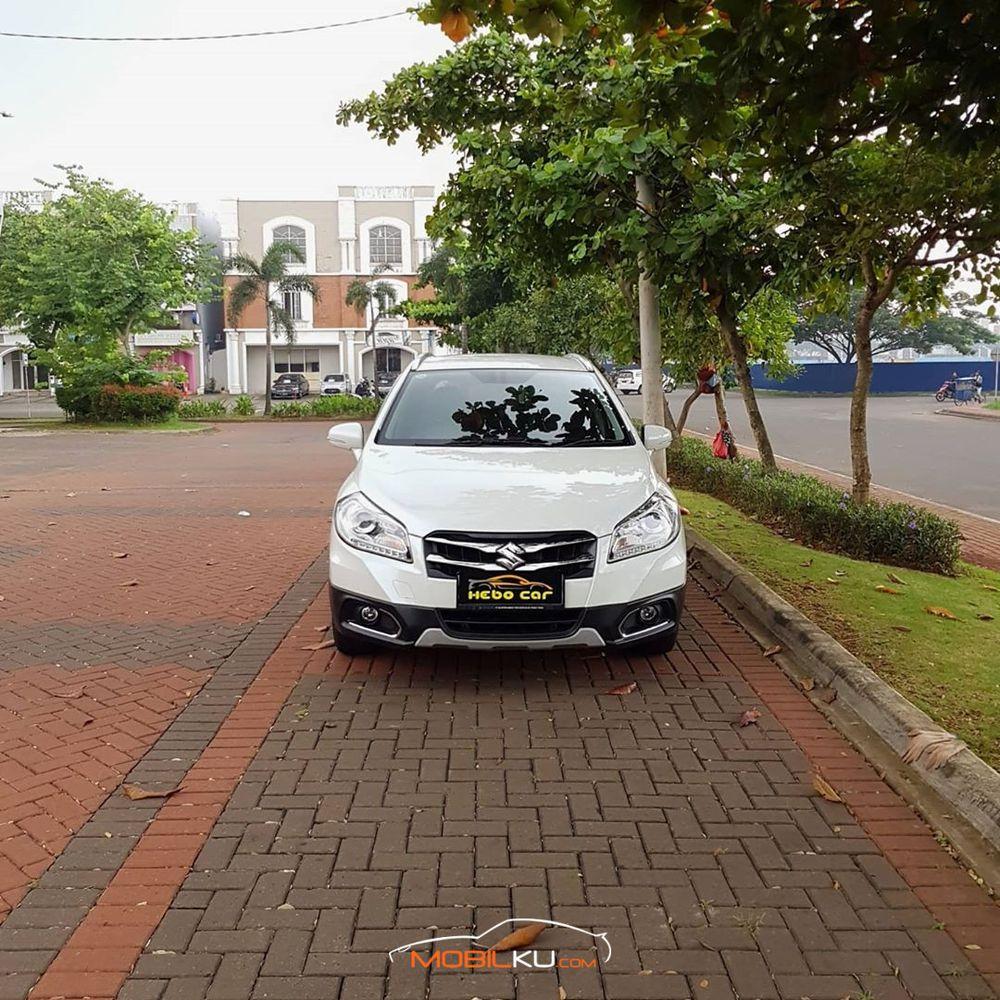 Mobil Suzuki SX4 2016