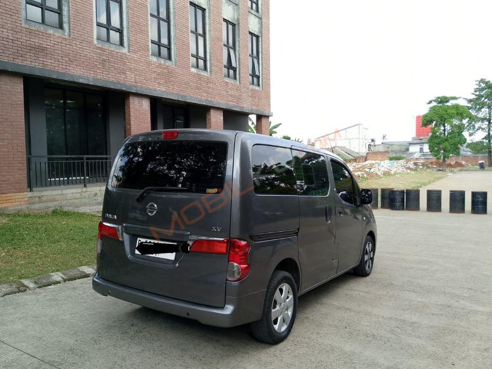 Mobil Nissan Evalia 2013