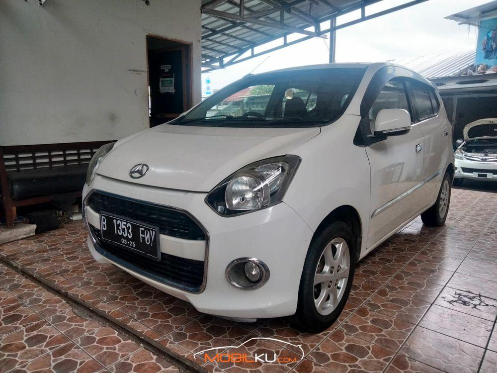 Mobil Daihatsu Ayla 2015
