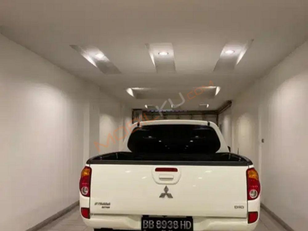 Mobil Mitsubishi Triton 2014