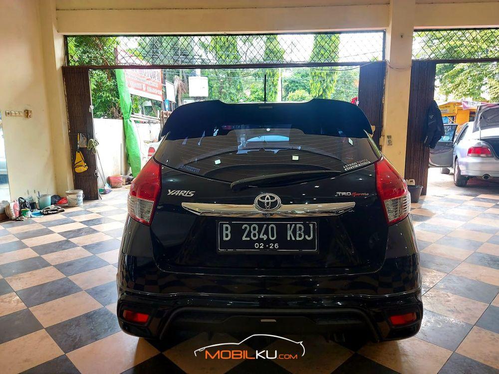Mobil Toyota Yaris 2016