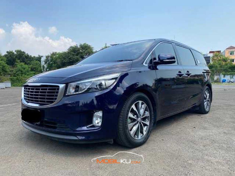 Mobil Kia Sedona 2017
