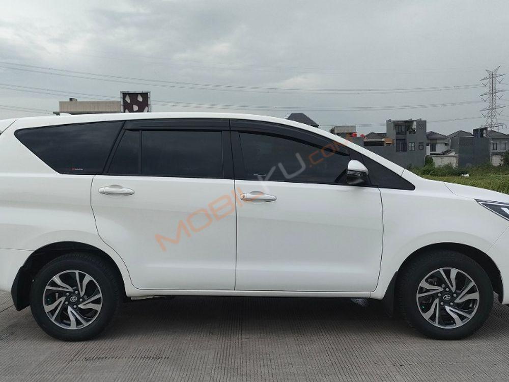 Mobil Toyota Kijang Innova 2021
