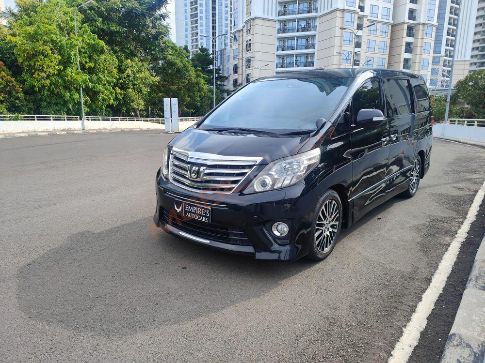 Mobil Toyota Alphard 2014