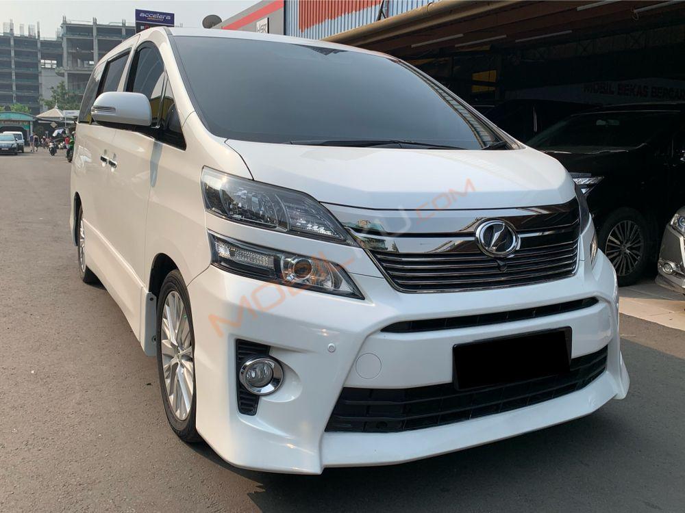 Mobil Toyota Vellfire 2014