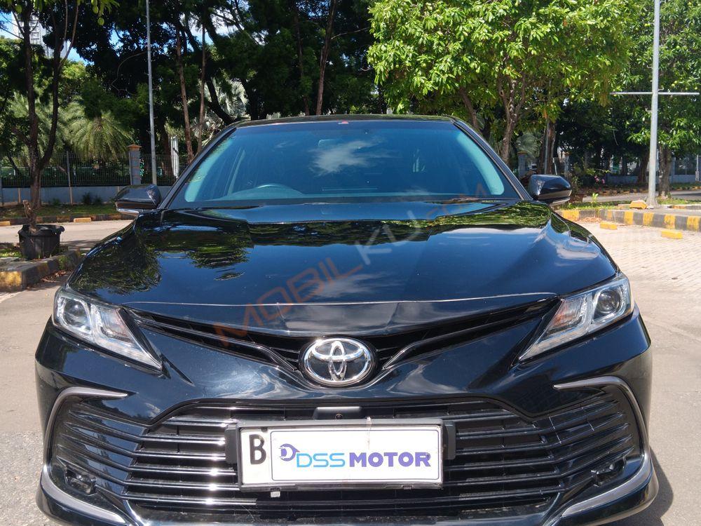 Mobil Toyota Camry 2022