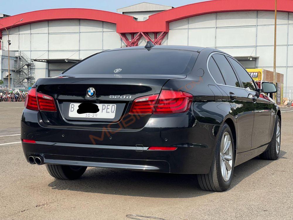 Mobil BMW 5 Series 2013