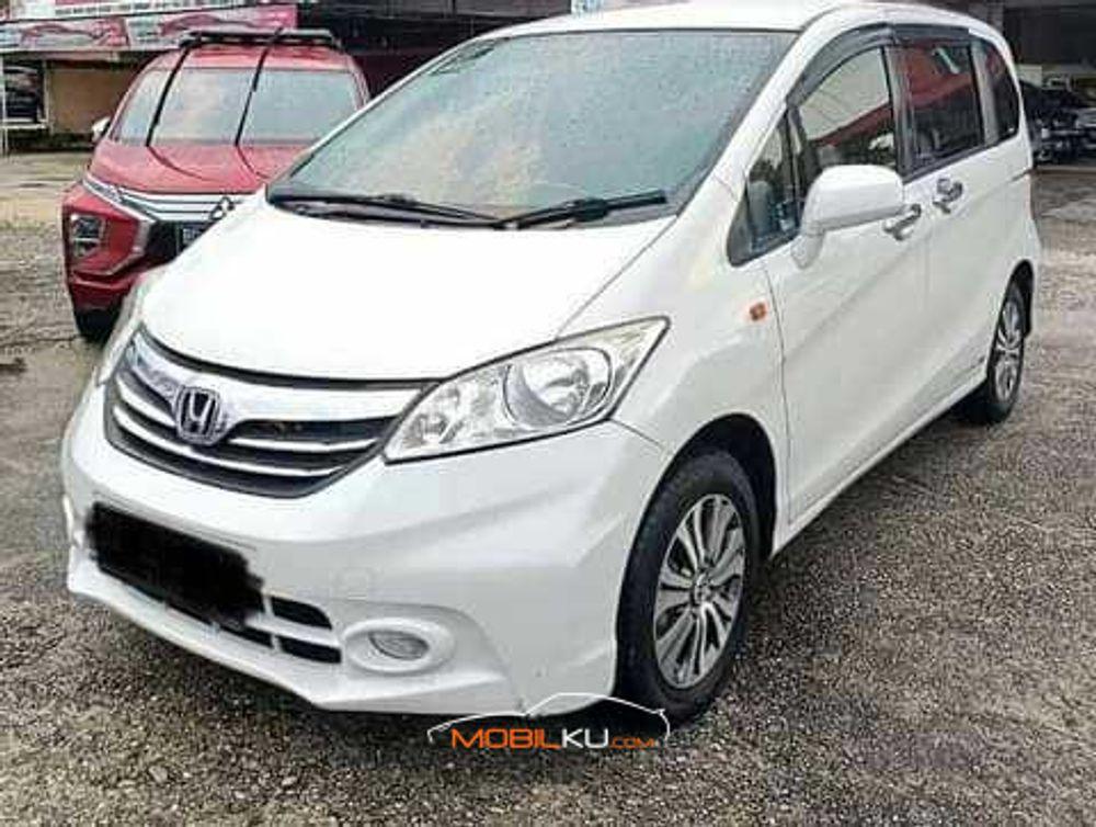 Mobil Honda Freed 2012