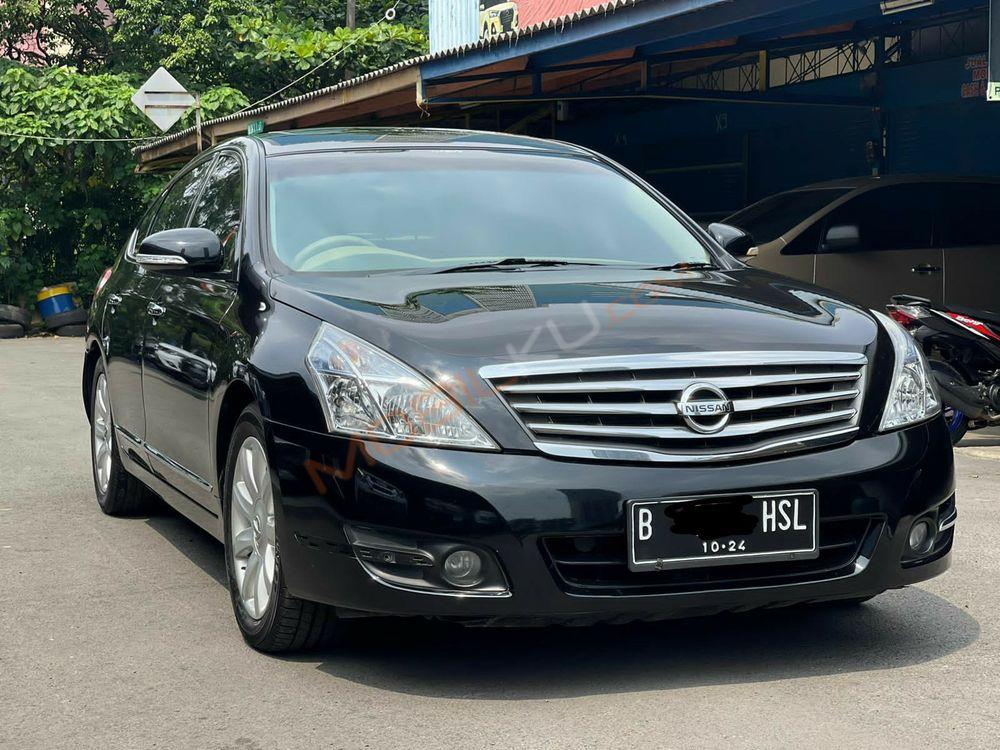 Mobil Nissan Teana 2010