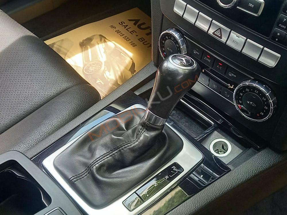 Mobil Mercedes-Benz C-Class 2013