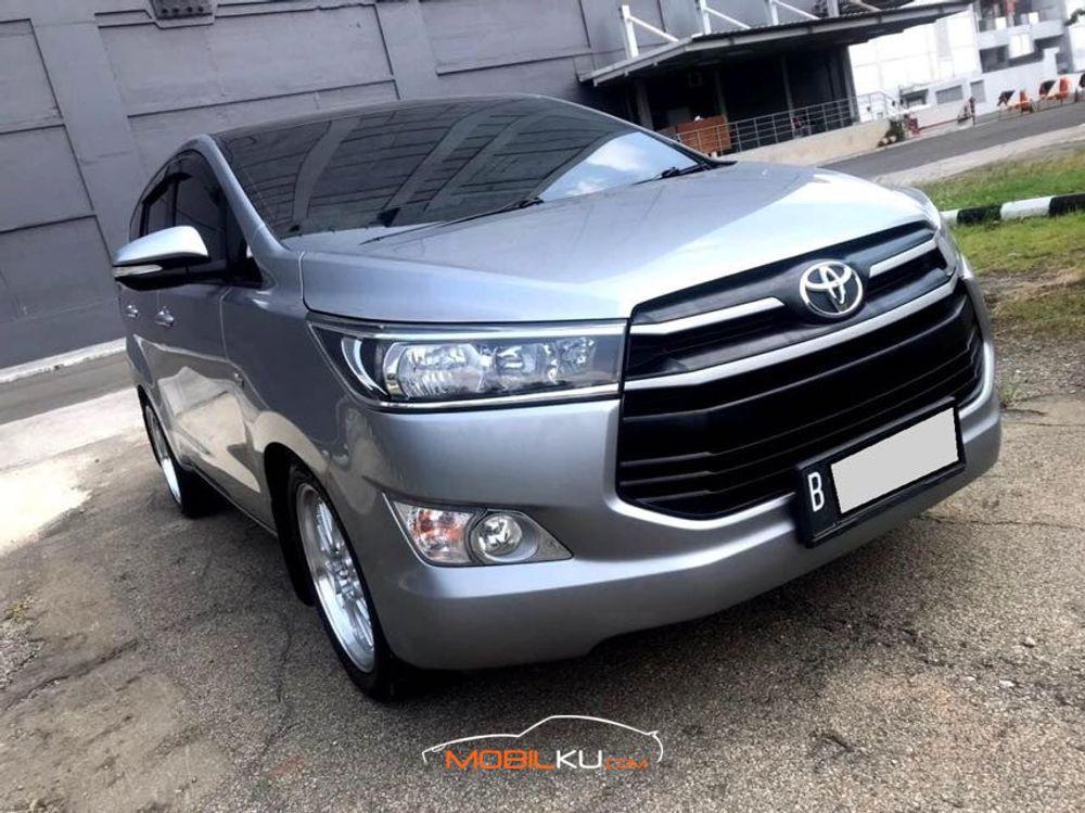 Mobil Toyota Kijang Innova 2016