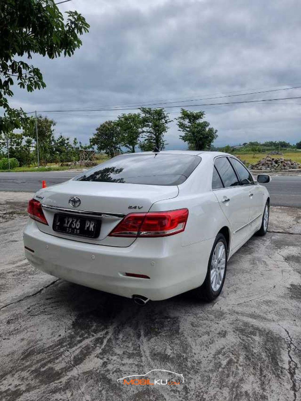 Mobil Toyota Camry 2012