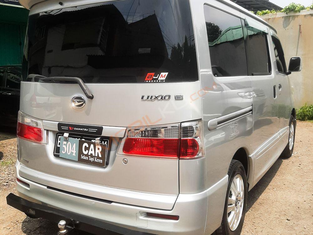 Mobil Daihatsu Luxio 2016