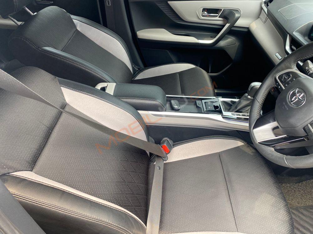 Mobil Toyota Veloz 2022