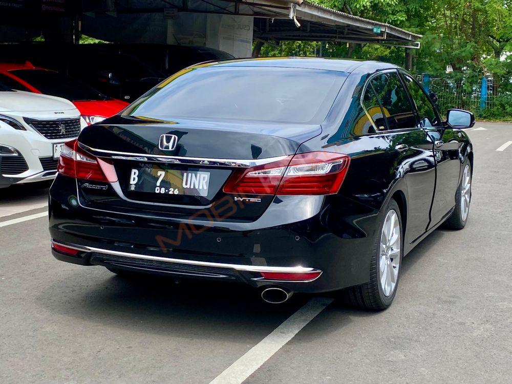 Mobil Honda Accord 2016