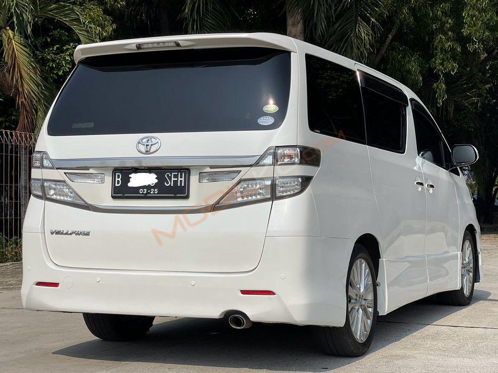 Mobil Toyota Vellfire 2014