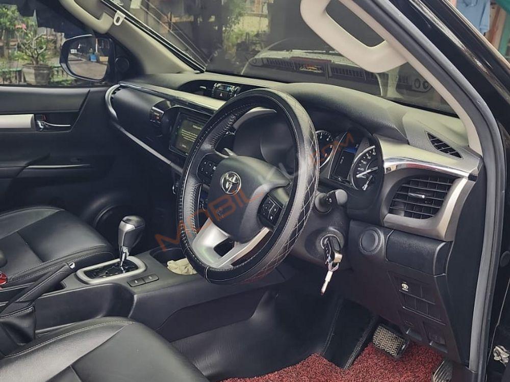 Mobil Toyota Hilux 2021