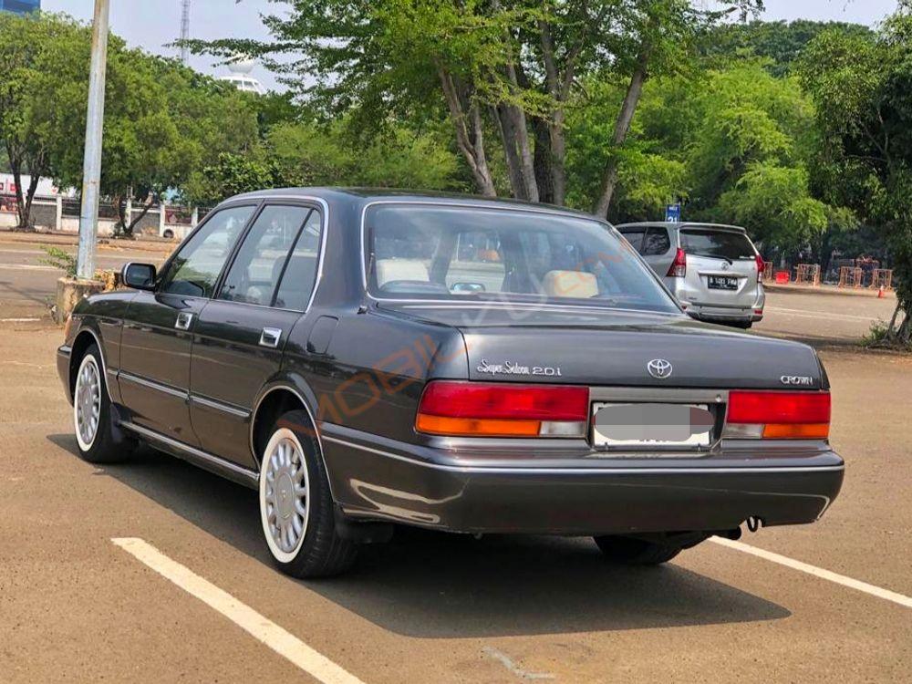 Mobil Toyota Crown 1995
