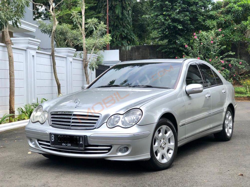 Mobil Mercedes-Benz C-Class 2005