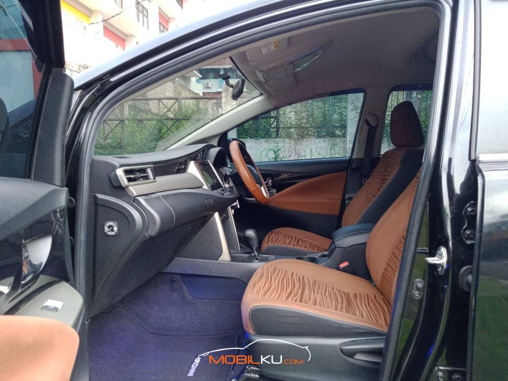 Mobil Toyota Kijang Innova 2017