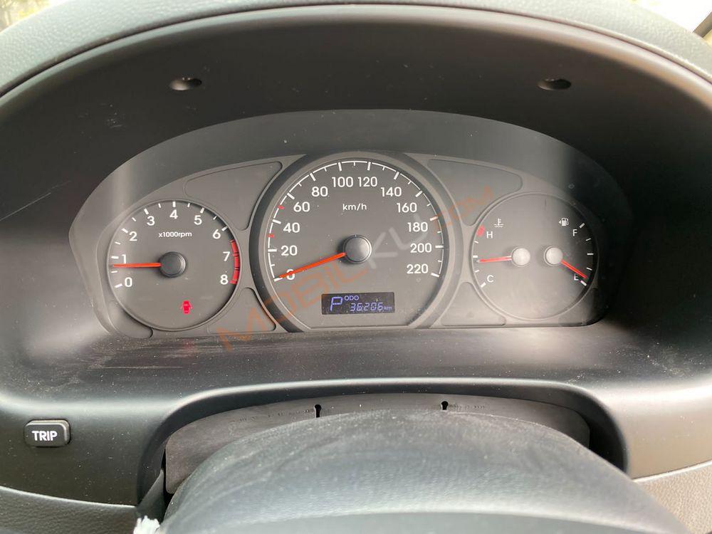 Mobil Hyundai H-1 2017