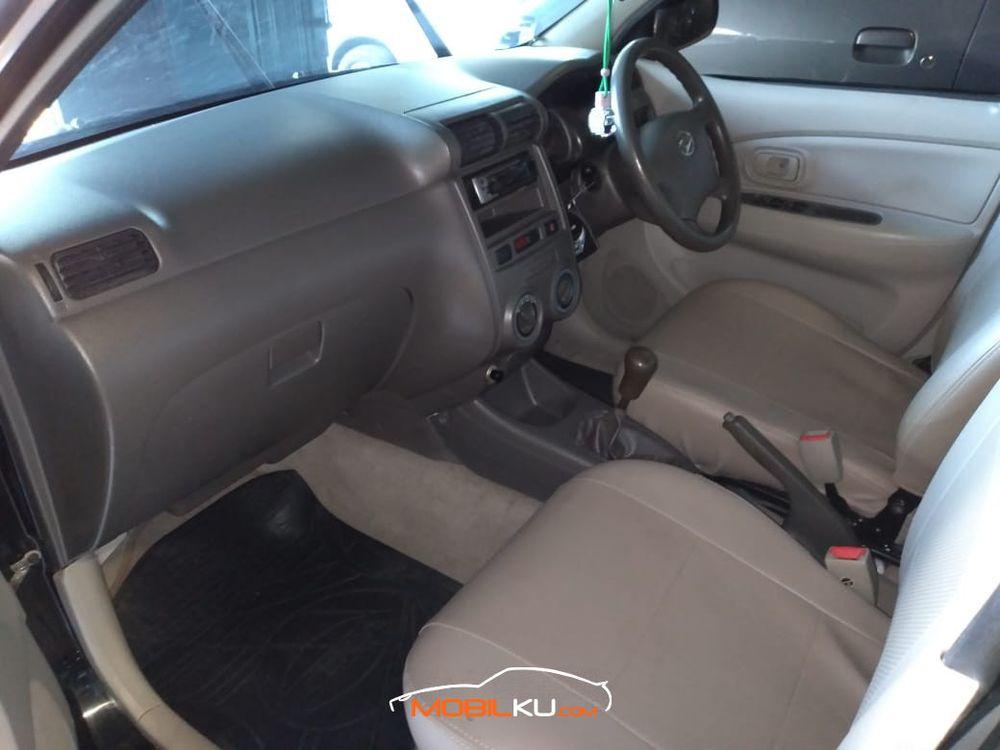 Mobil Daihatsu Xenia 2011