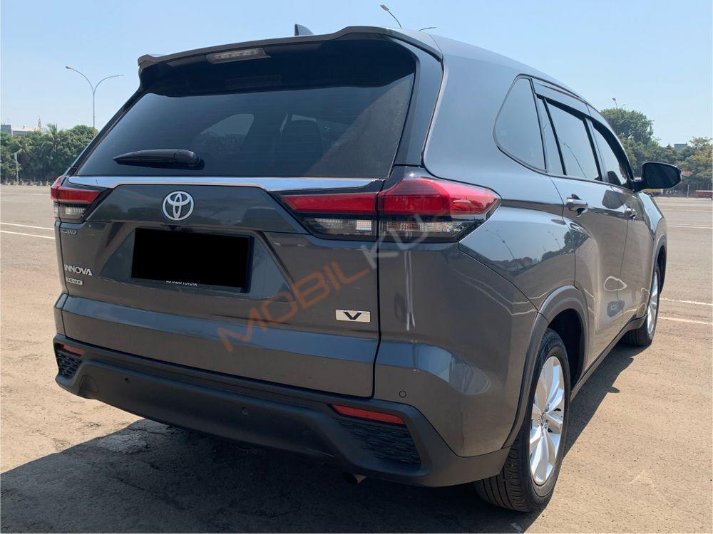 Mobil Toyota Kijang Innova Zenix 2023