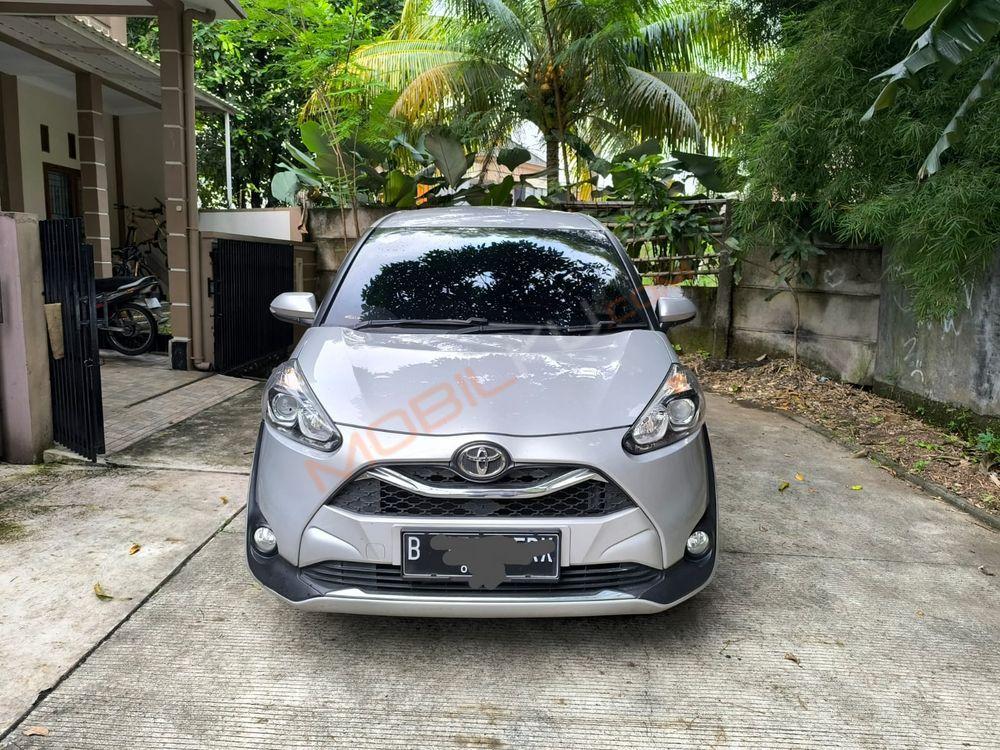 Mobil Toyota Sienta 2020