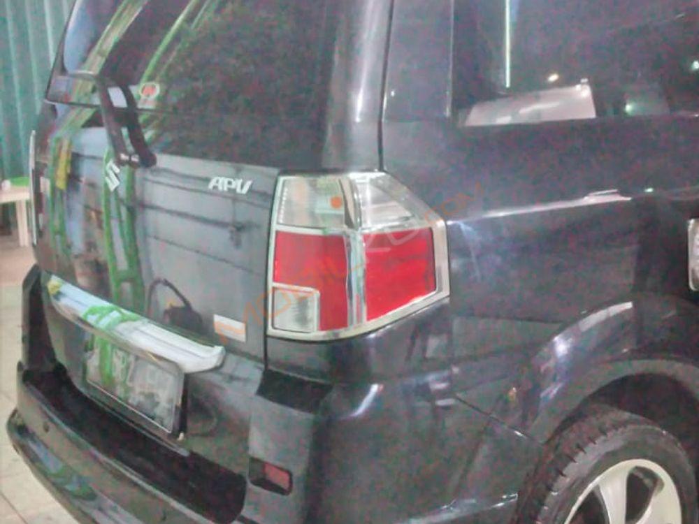 Mobil Suzuki APV 2009