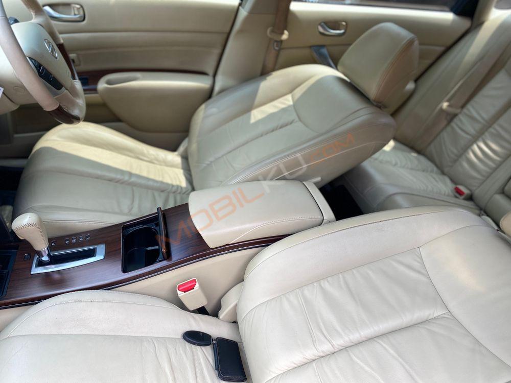 Mobil Nissan Teana 2010