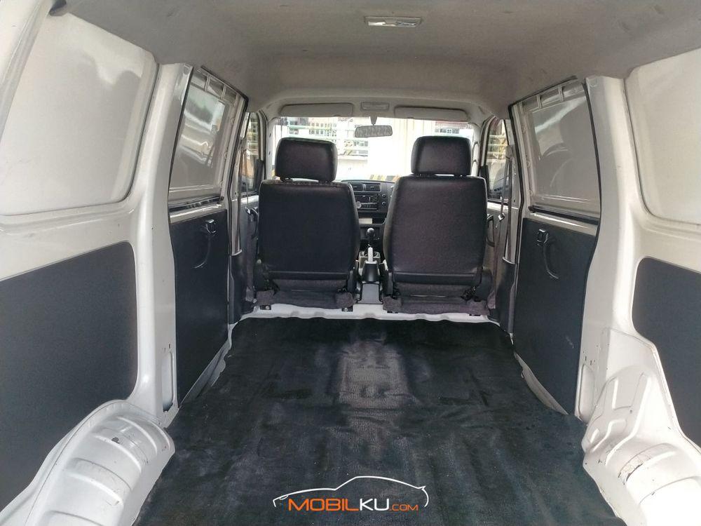 Mobil Suzuki APV 2012