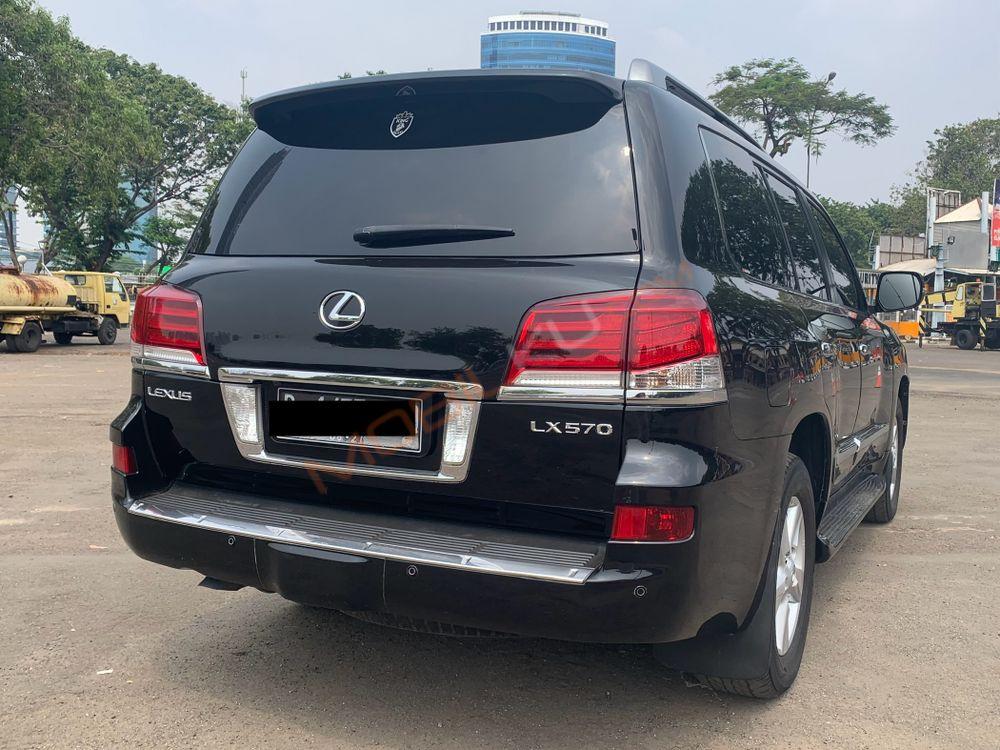 Mobil Lexus LX 2012