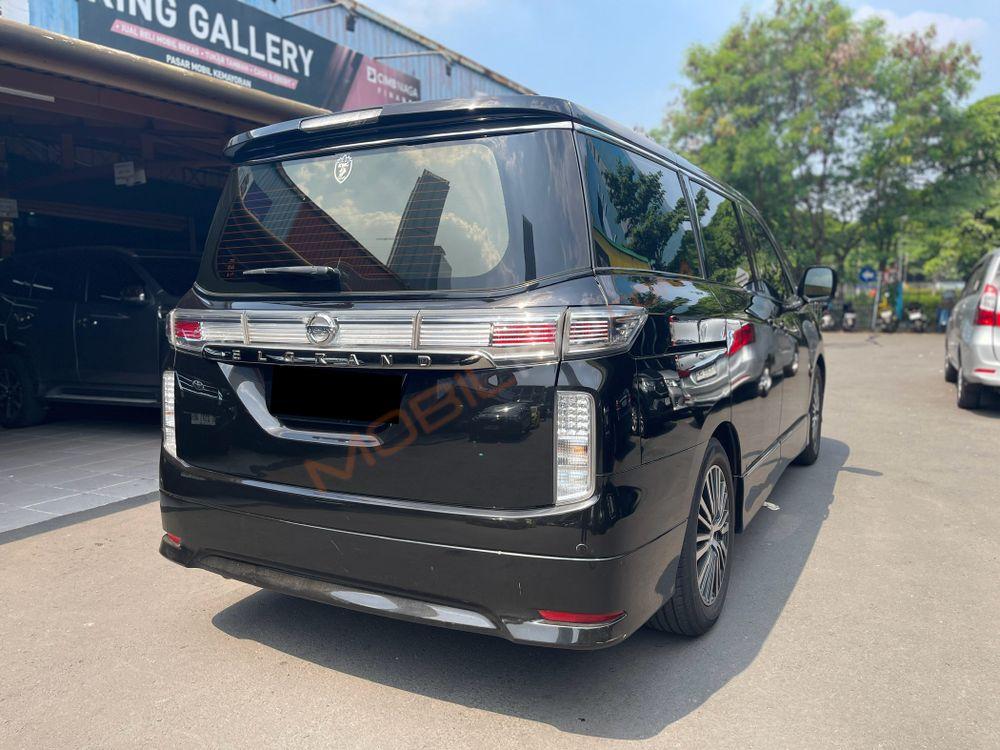 Mobil Nissan Elgrand 2014