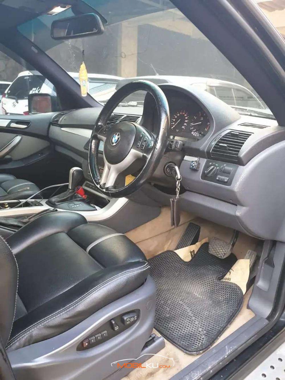 Mobil BMW X5 2003