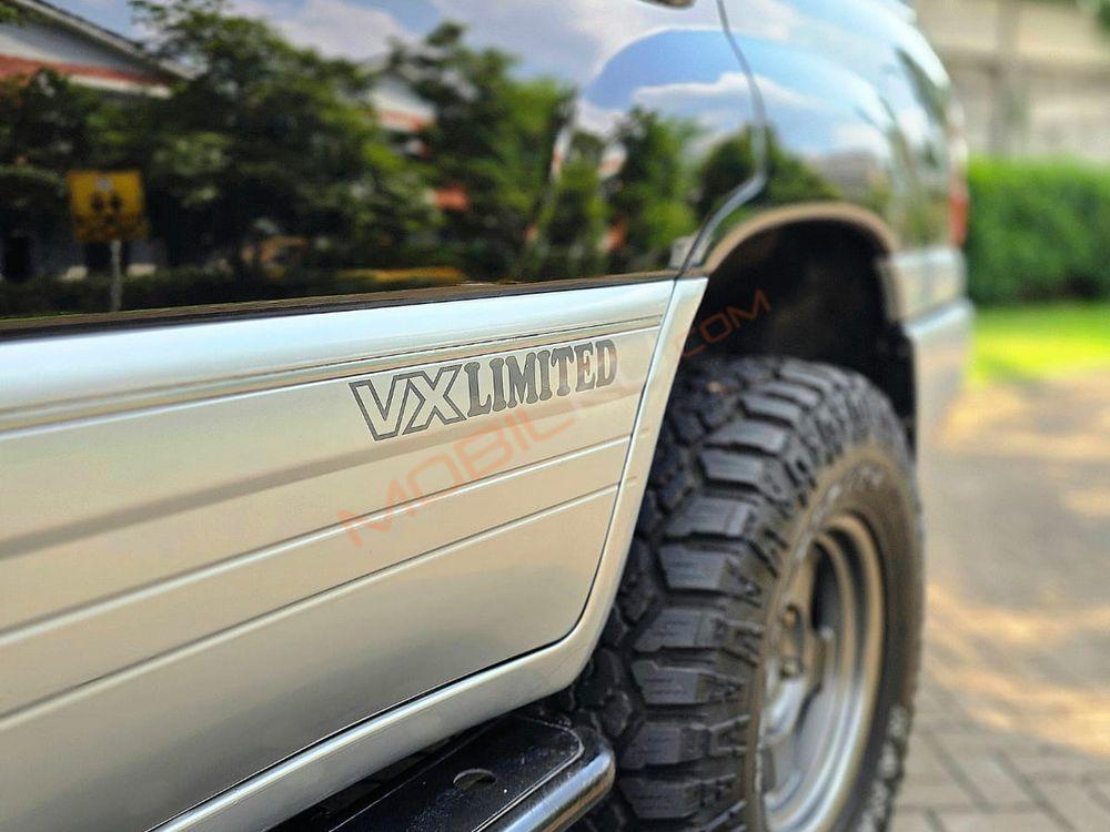Mobil Toyota Land Cruiser 2003
