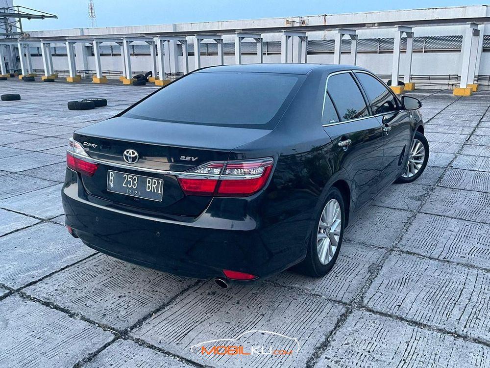 Mobil Toyota Camry 2016