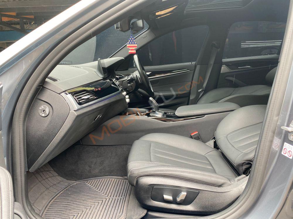 Mobil BMW 5 Series 2020