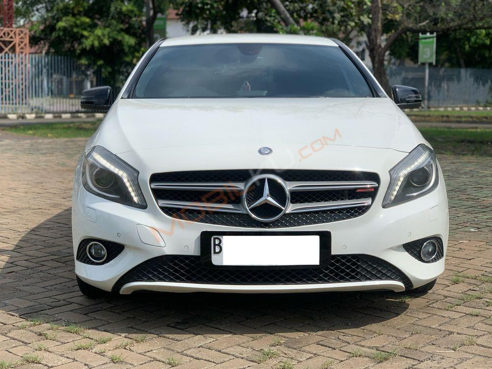 Mobil Mercedes-Benz A-Class 2013