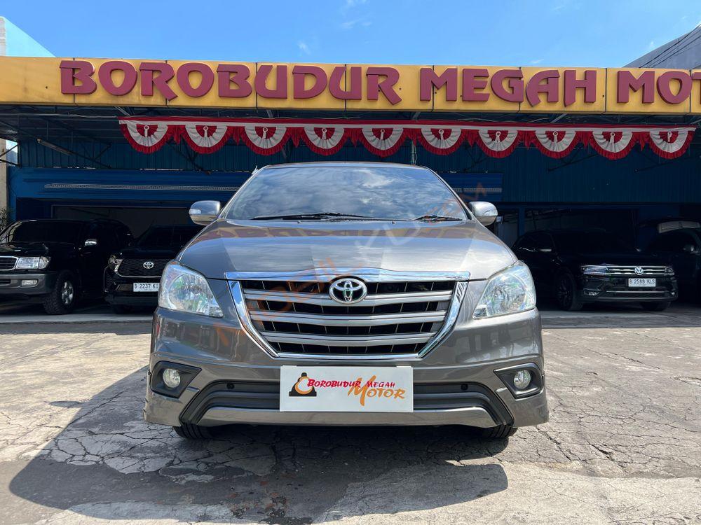 Mobil Toyota Kijang Innova 2014