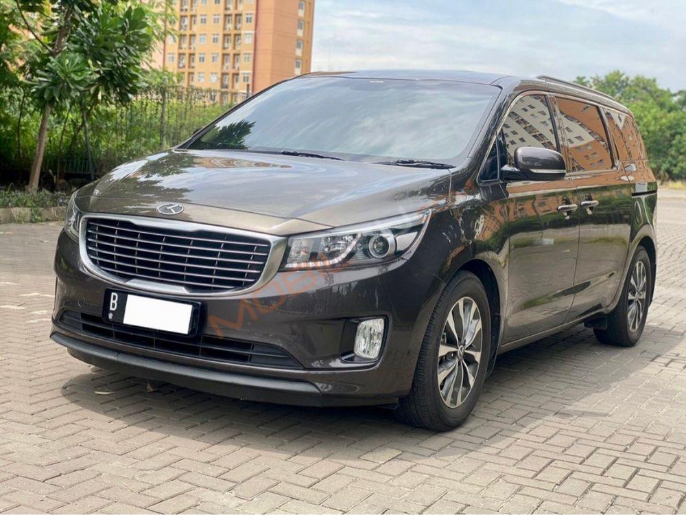 Mobil Kia Sedona 2017