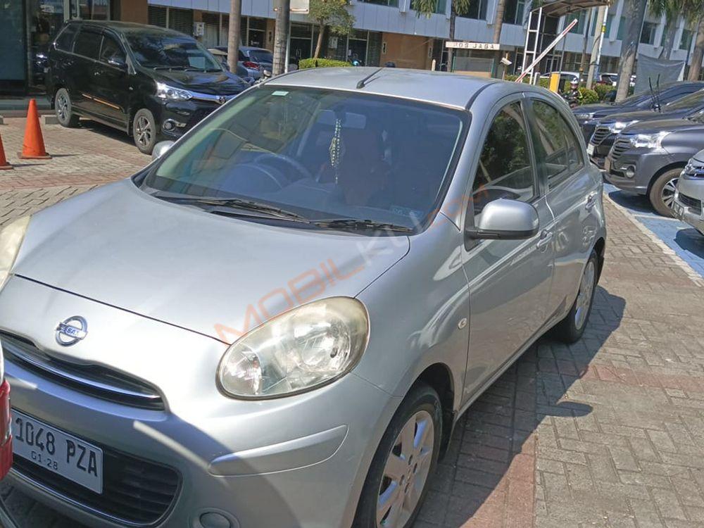 Mobil Nissan March 2013