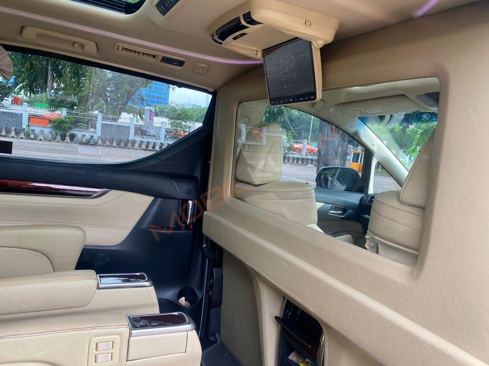 Mobil Toyota Alphard 2017