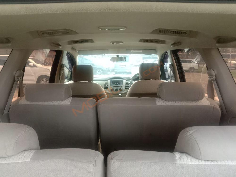 Mobil Toyota Kijang Innova 2015