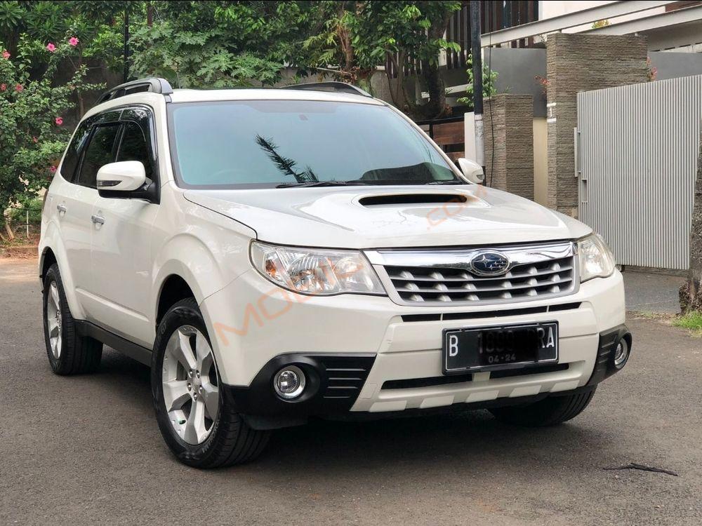 Mobil Subaru Forester 2012