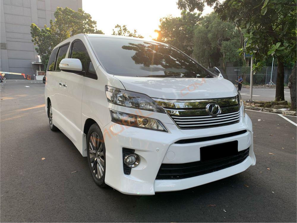 Mobil Toyota Vellfire 2015