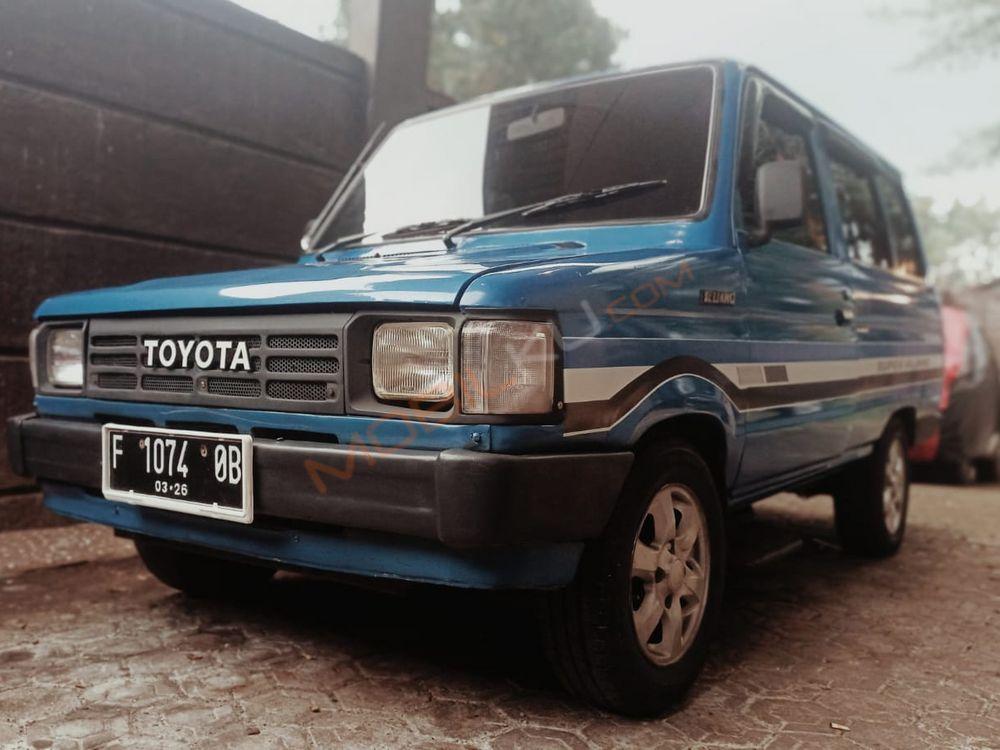 Mobil Toyota Kijang 1995