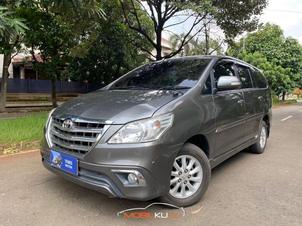 Mobil Toyota Kijang Innova 2014