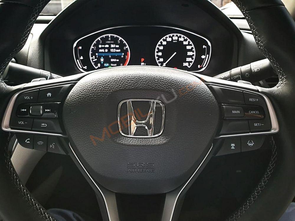 Mobil Honda Accord 2019