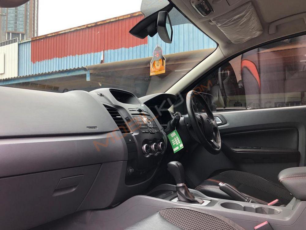 Mobil Ford Ranger 2014