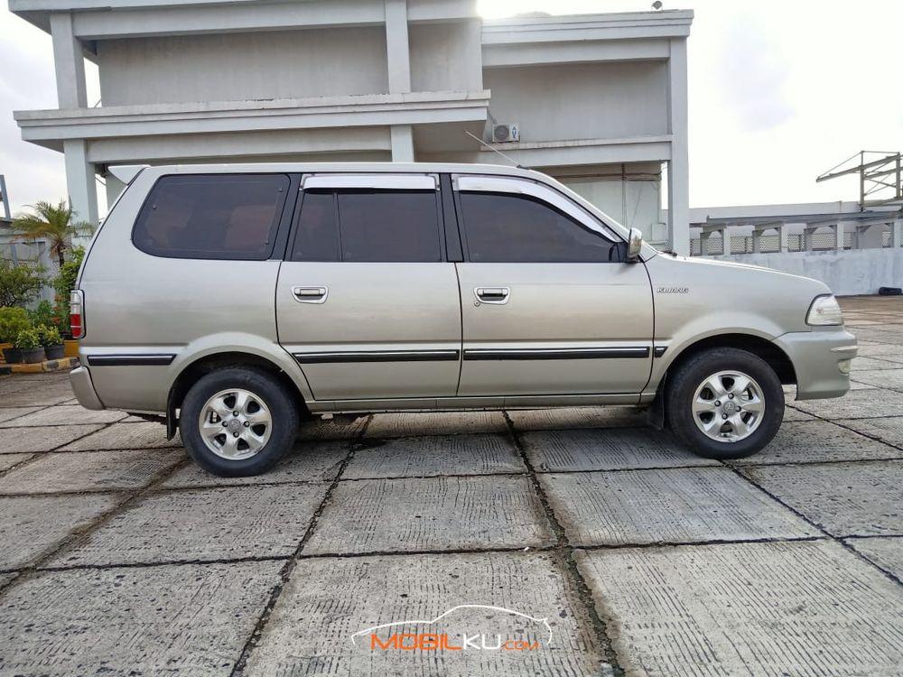 Mobil Toyota Kijang 2003